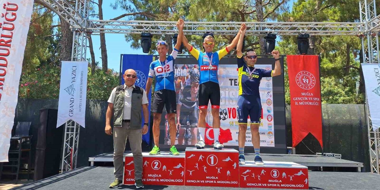 15 Temmuz şehitleri için 62 kilometre pedal çevirdiler