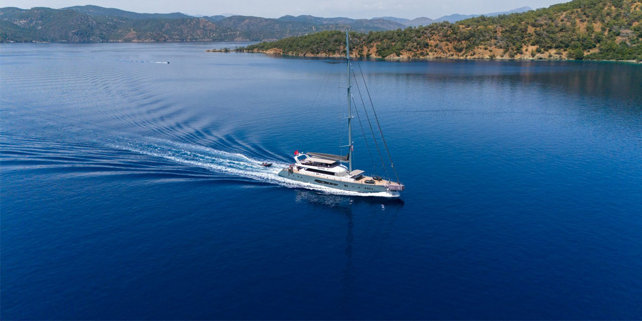 Yat kiralama: Lüksün ve özgürlüğün deniz üzerindeki yansıması