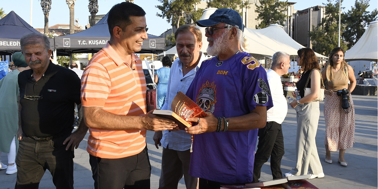 Başkan Ömer Günel yazarlar şenliğini ziyaret etti
