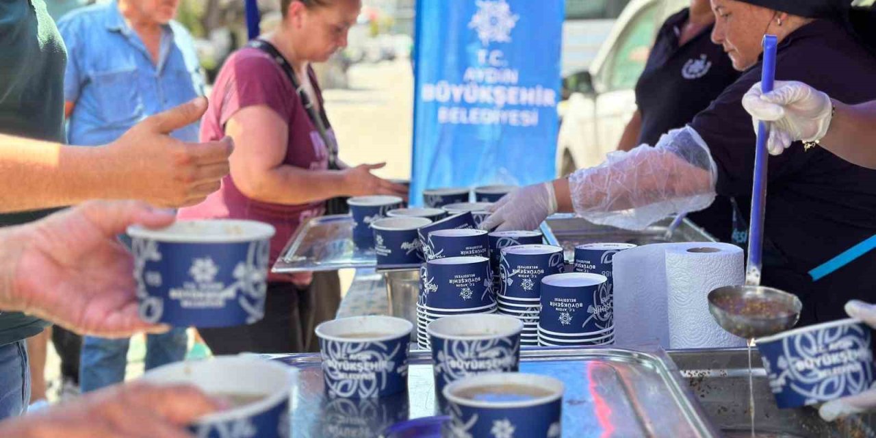 Aydın Büyükşehir Belediyesi’nden vatandaşlara aşure ikramı