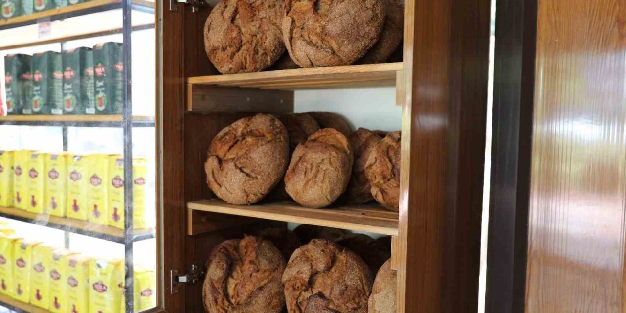 Ata tohumu karakılçık buğday ekmekleri Efe Bakkal raflarında