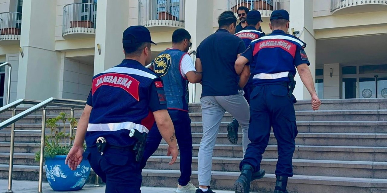 Hırsız turist yakayı ele verdi