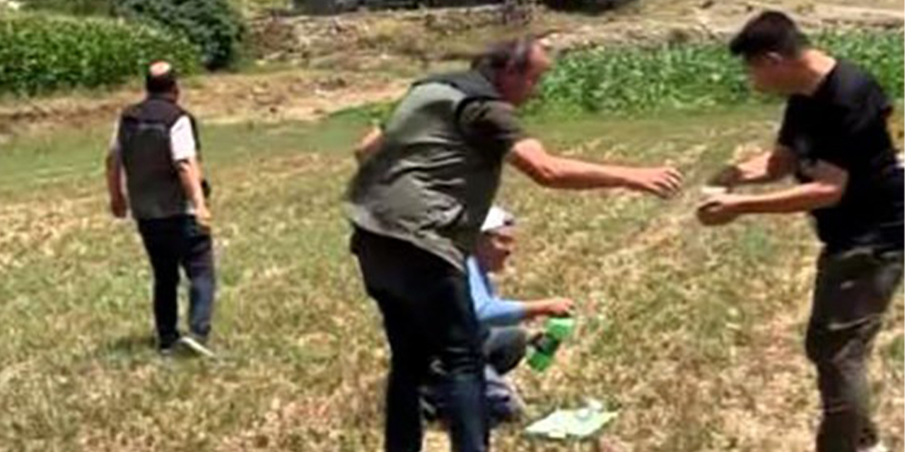 Zorunlu iniş yapan helikopterdeki yangın söndürme ekibini ayranla serinleten köylü kalpleri ısıttı