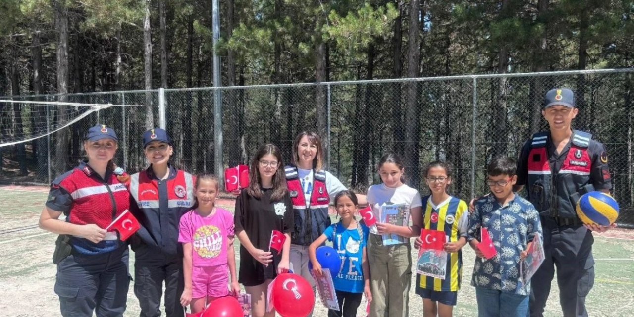 Aydın’da jandarma ekipleri vatandaşları bilgilendiriyor