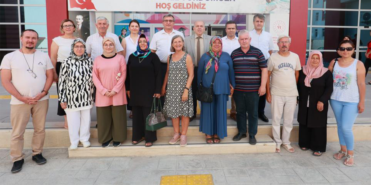 Yurtlarda misafir edilen emekliler güzellikleri keşfediyor