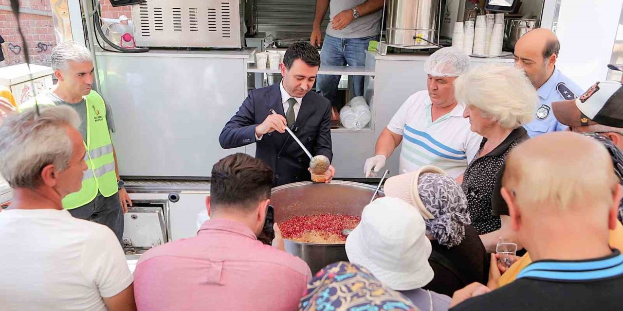 Bayraklı’da aşure bereketi