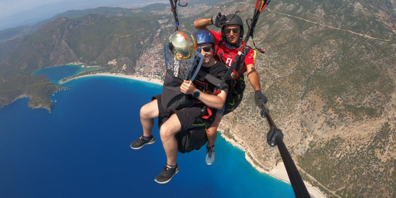 Galatasaray’ın şampiyonluk kupası göklerde