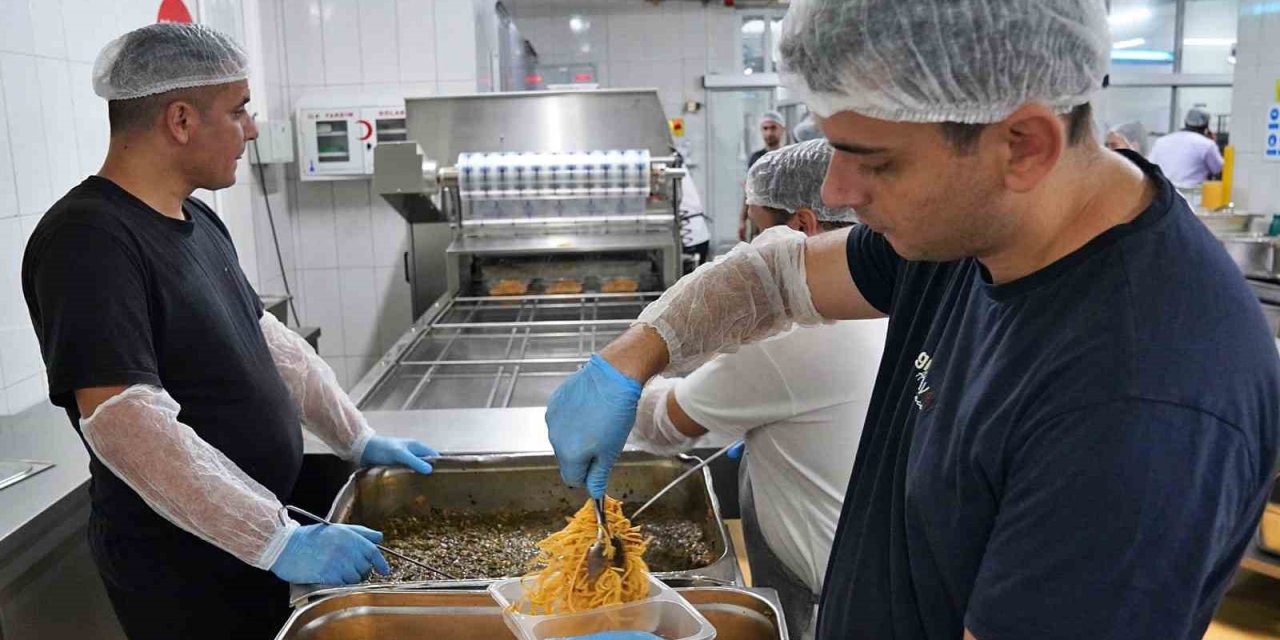 Büyükşehir’den yaşlı ve engellilere sıcak yemek