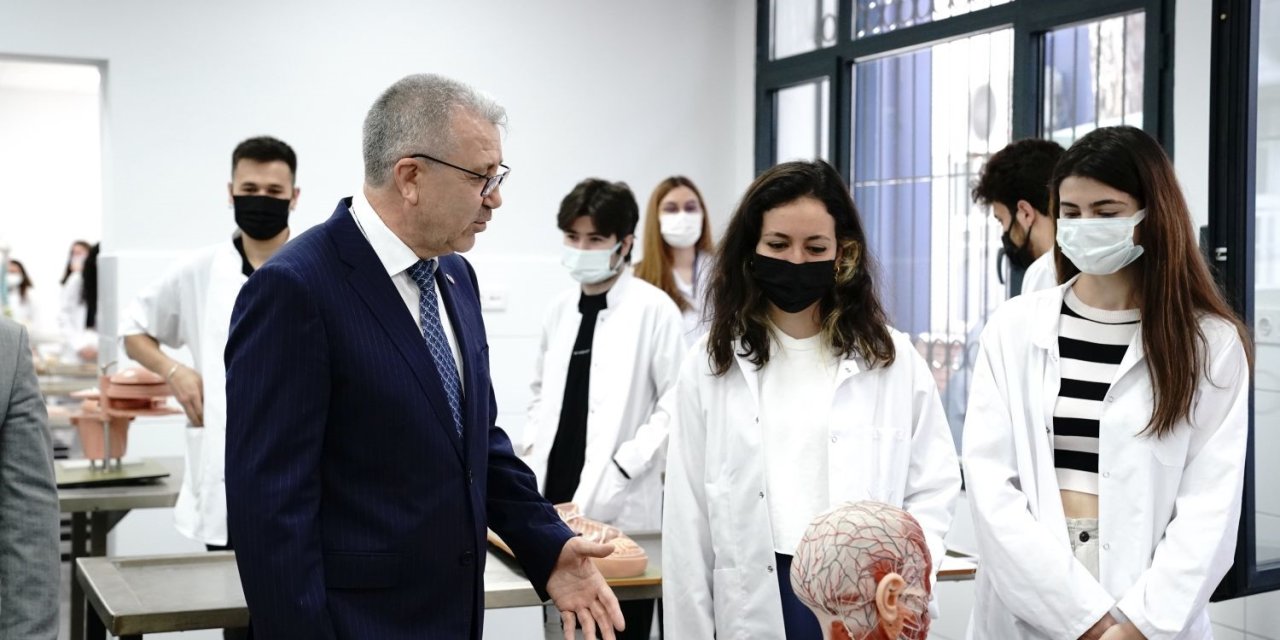 EÜ Tıp Fakültesi, sağlık profesyoneli adaylarını bekliyor