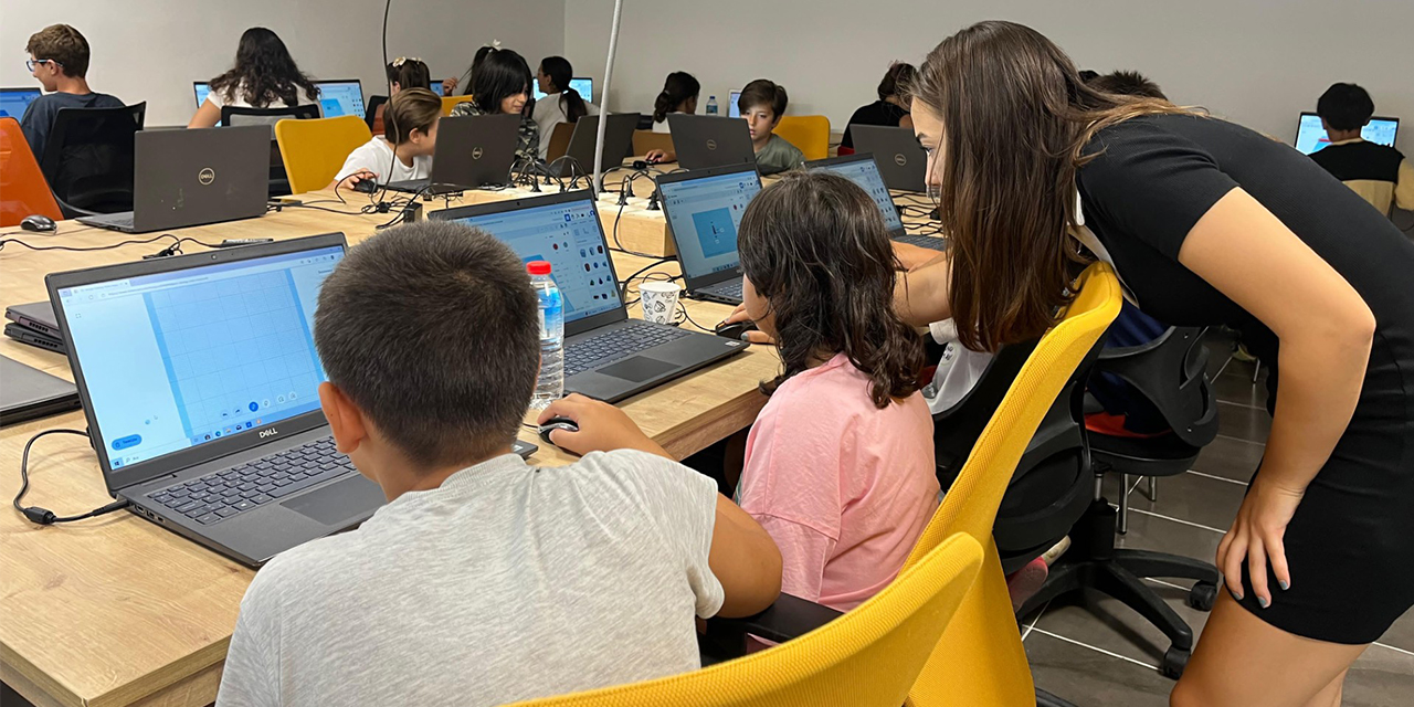 Kuşadalı çocuklardan üç boyutlu hayaller