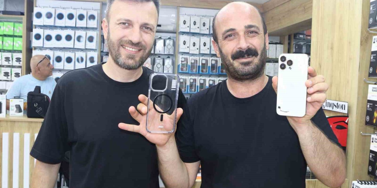 Arkadaşıyla iddiaya girdi, 50 bin TL değerindeki telefonunu kırdı