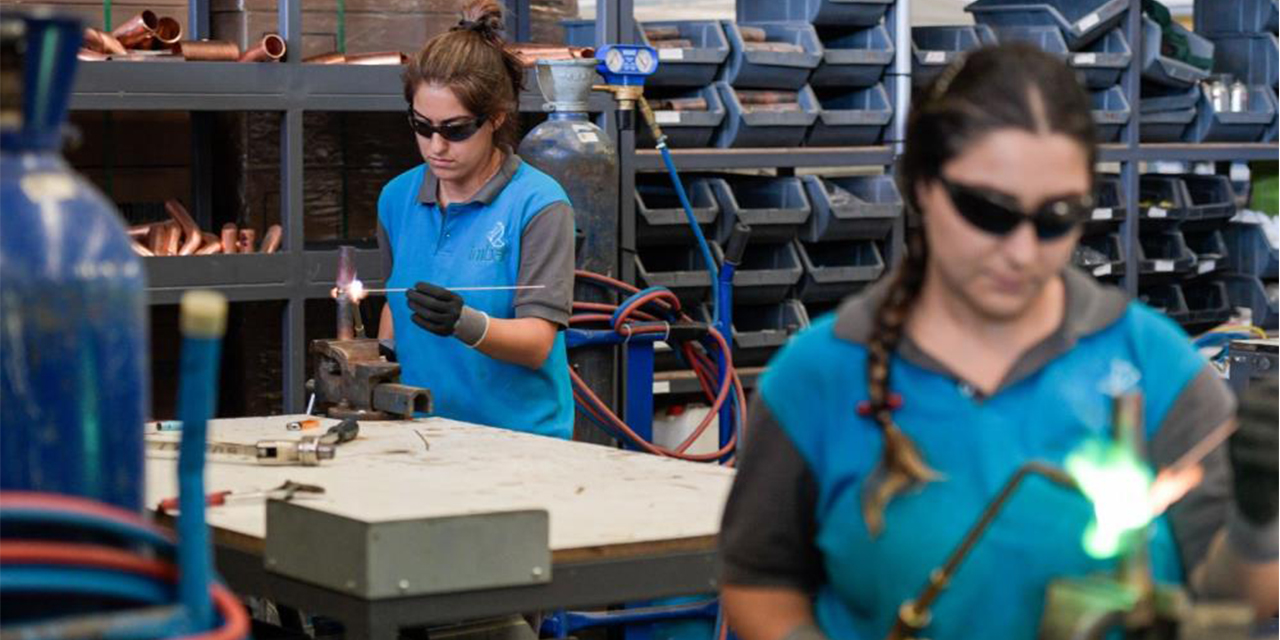 Kadın kaynakçılar işbaşı yaptı