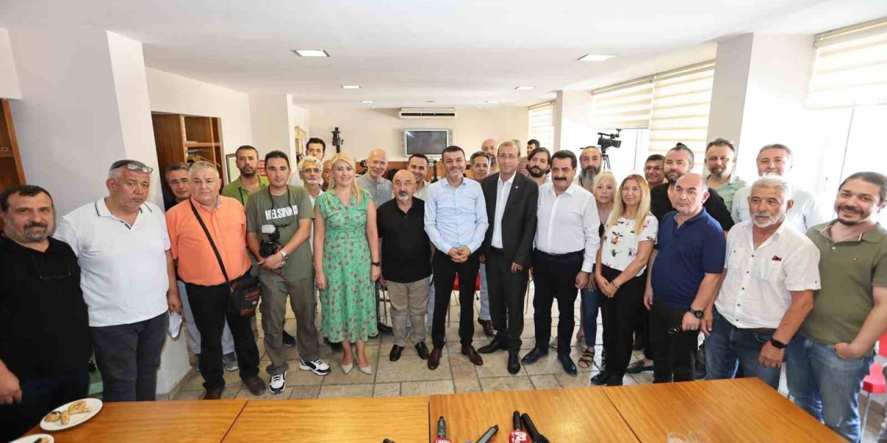 Denizli protokolü Basın Bayramında gazetecilerle buluştu