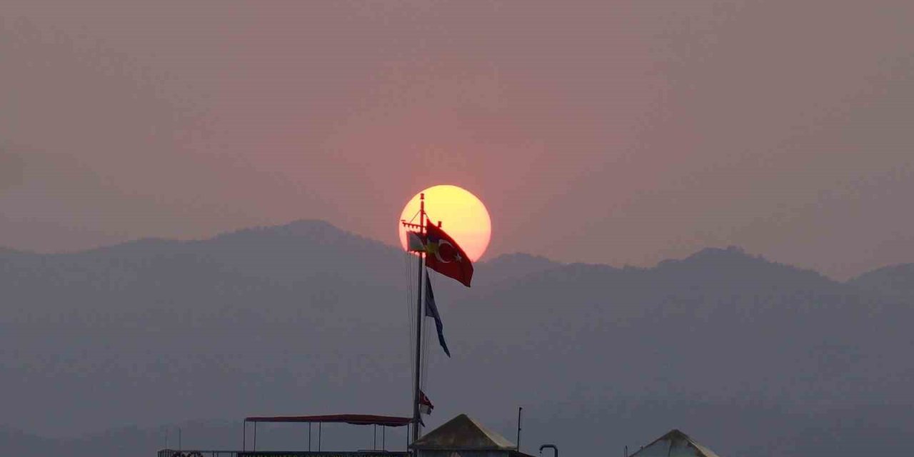 Fethiye’de gün batımı görsel şölen oluşturdu
