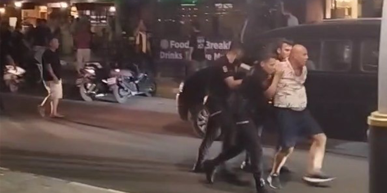 Çılgına dönen grubu polis bile ayıramadı, kimse kavganın sebebini anlamadı