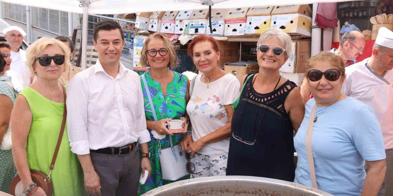 Marmaris Belediyesi’nden aşure ikramı