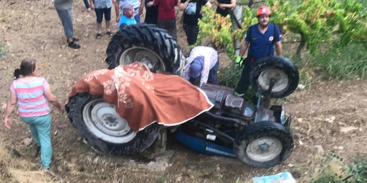 Devrilen traktörün altında kalan karı koca hayatını kaybetti