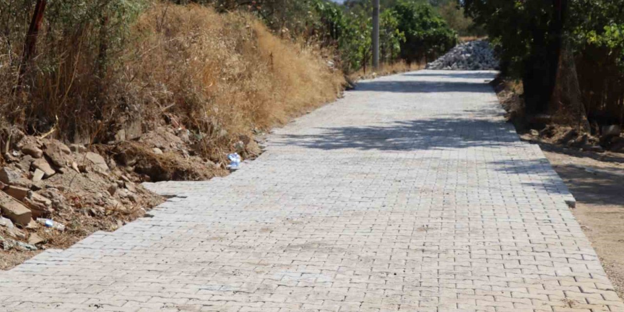 Nazilli Belediyesi Bozyurt’ta yolları yeniliyor