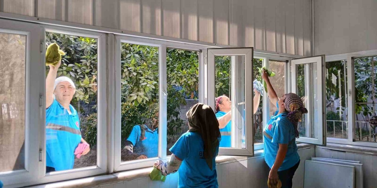 Efeler Belediyesi ibadethanelerin temizliklerini sürdürüyor