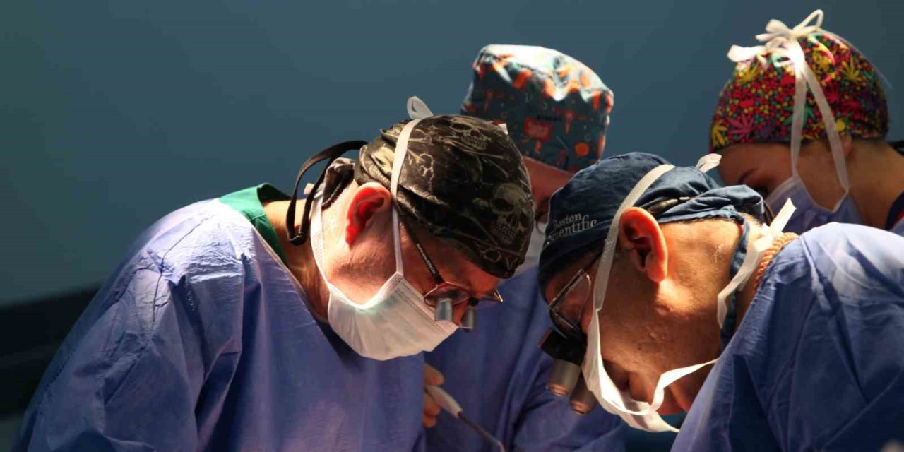 Geceyi aydınlatan başarı: 15 saatte 5 organ nakli