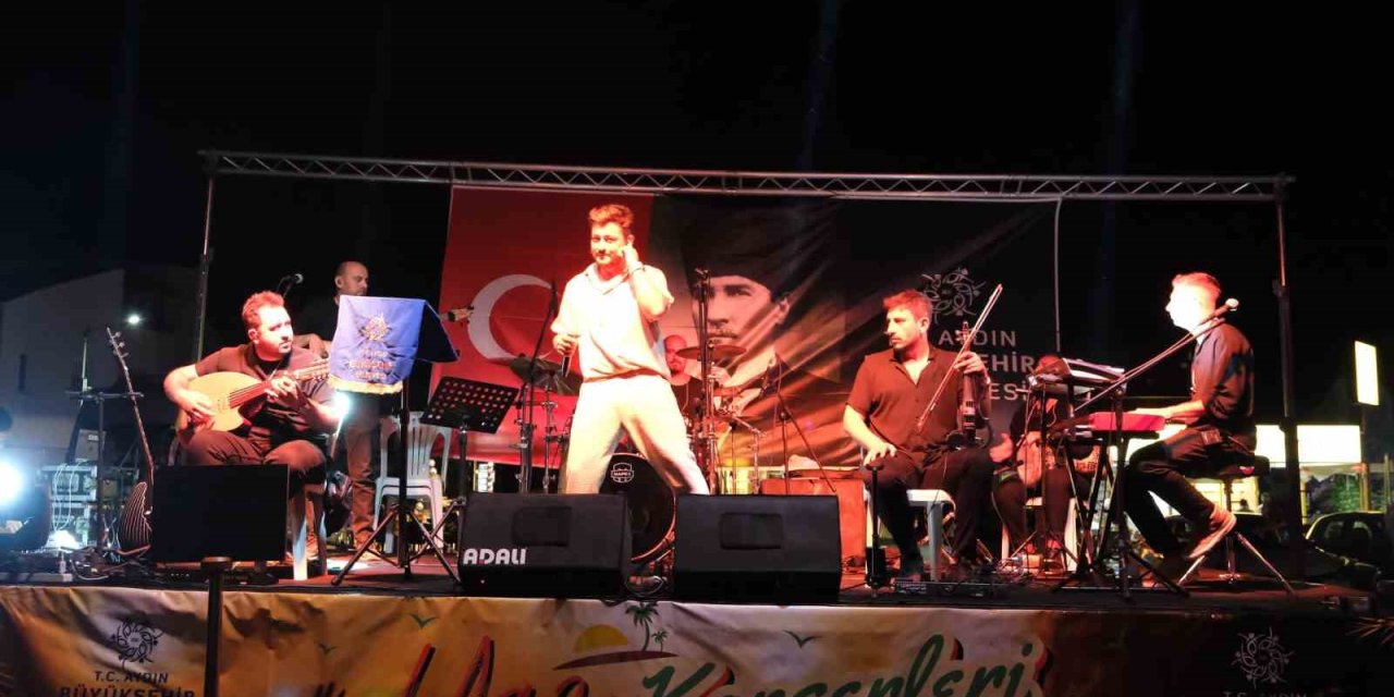 Kuşadalılar Aydın Büyükşehir Belediyesi’nin yaz konserleri ile doyasıya eğlendi