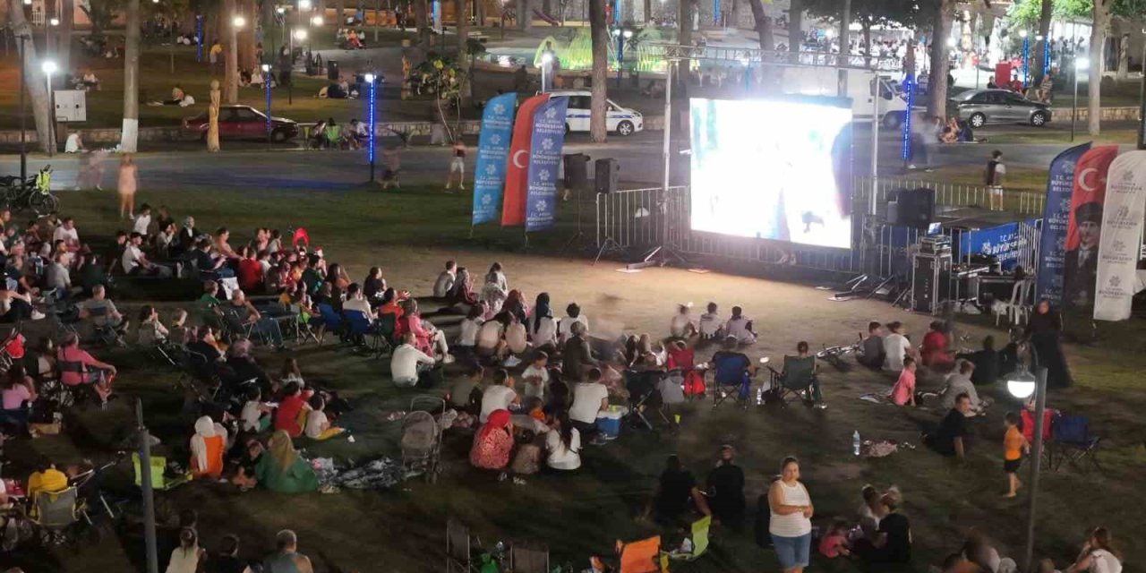 Başkan Çerçioğlu Aydınlıları açık hava sinemasıyla buluşturdu
