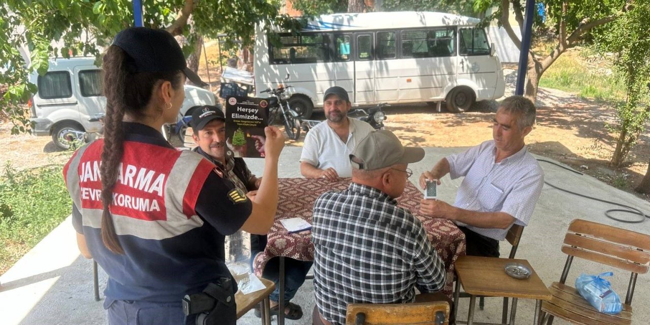 Jandarma yangınlara dikkat çekti, vatandaşları bilgilendirdi