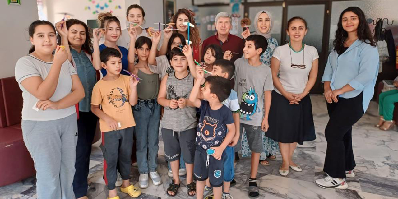 Çine’de çocuklar oyuncakçı dede ile buluştu