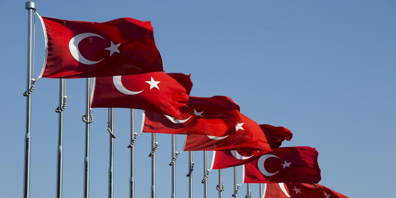 Türk Bayrağı kurumlara değer katıyor