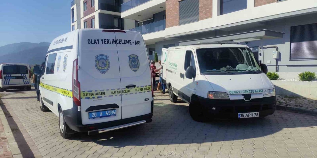 İkinci kattan düşen kadın hayatını kaybetti