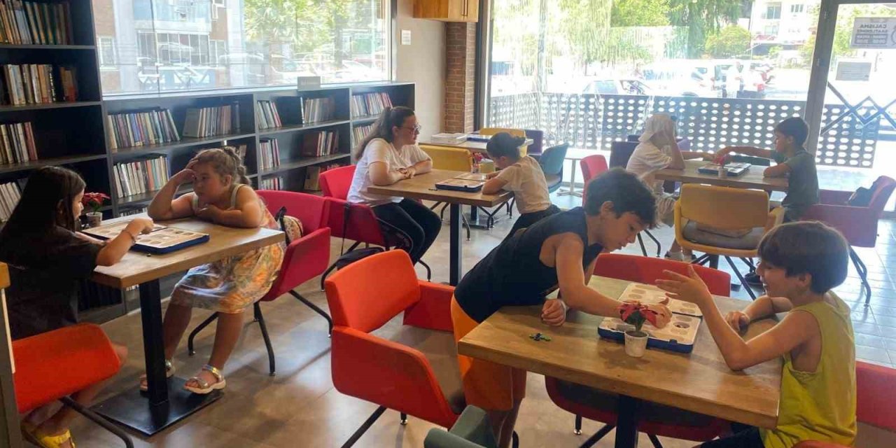 Efeler’in yaz kurslarında çocuklar akıl ve zeka oyunlarıyla tanışıyor