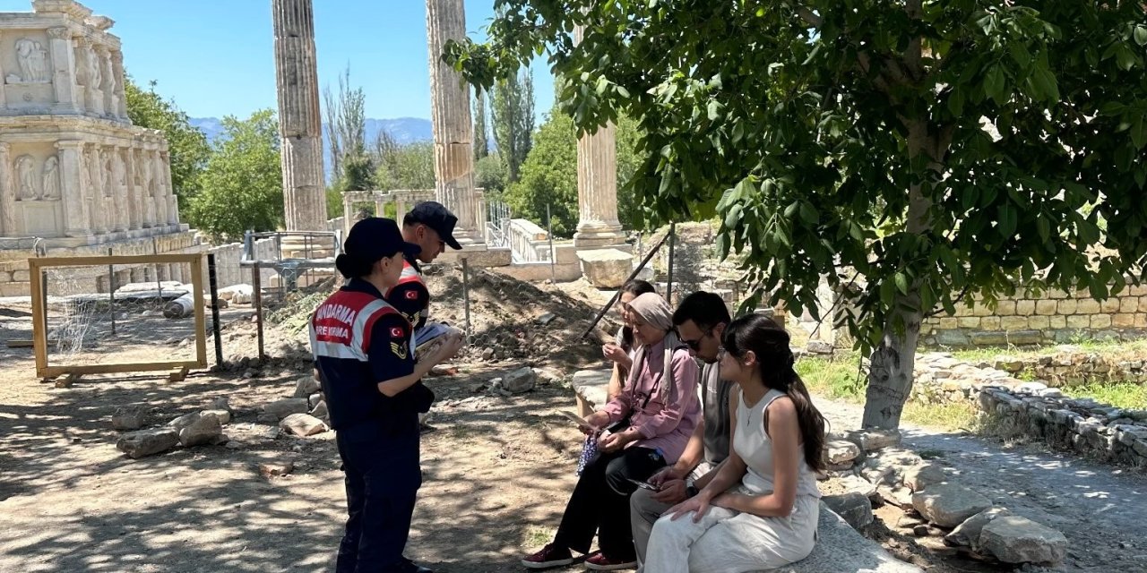 Jandarmadan antik kentte orman yangını bilgilendirmesi