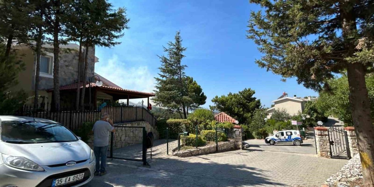 Urla’da boşaltılan sitenin yöneticisi: “Çok ciddi duman riski var, burada durulmamasını istiyorlar”