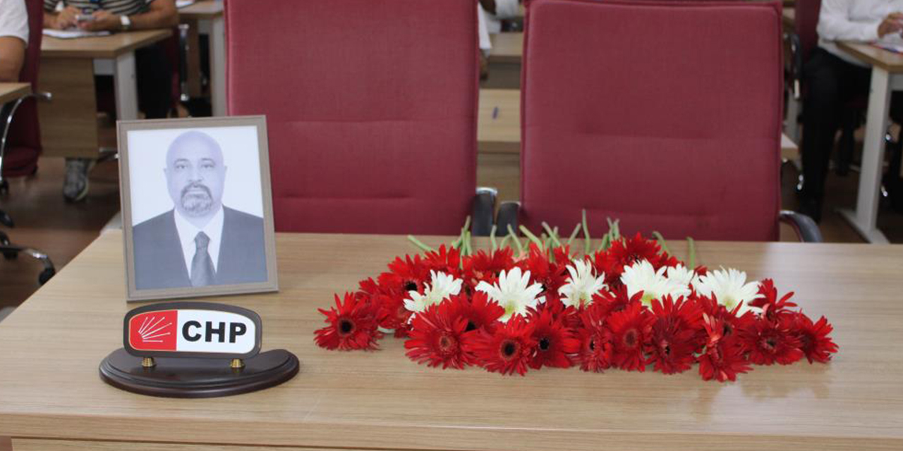 Bolyurt’a karanfilli veda