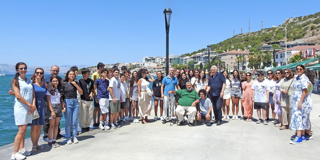 LGS’de başarılı olan Çeşmeli 38 öğrenci kahvaltıda ağırlandı