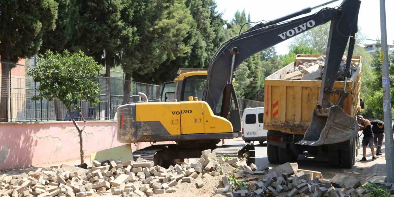 Efeler’in yolları yenileniyor