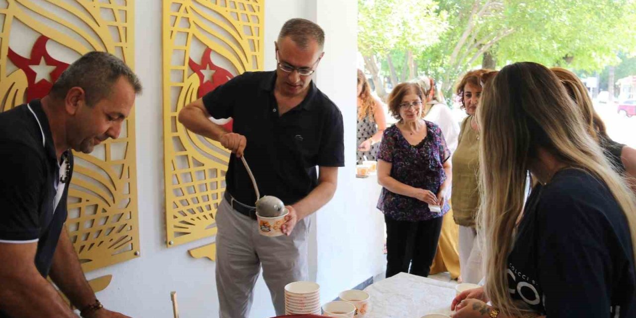 Fethiye Kaymakamlığı’ndan geleneksel aşure ikramı