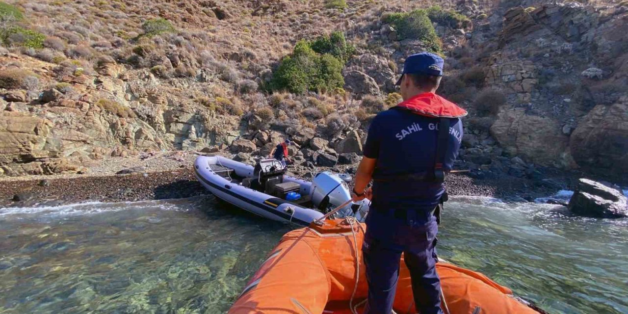 Datça’da plajda 22 düzensiz göçmen ve 6 insan kaçakçısı yakalandı