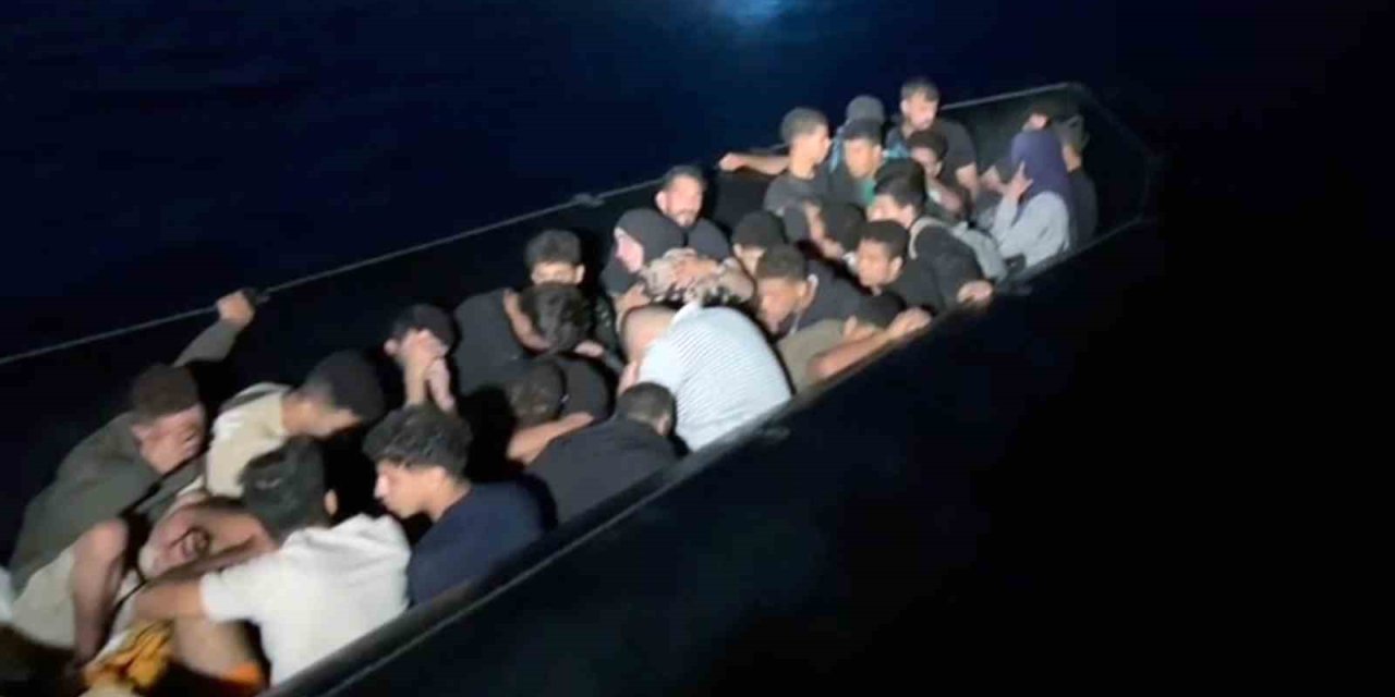 Datça’da 48 düzensiz göçmen ve 13 çocuk kurtarıldı