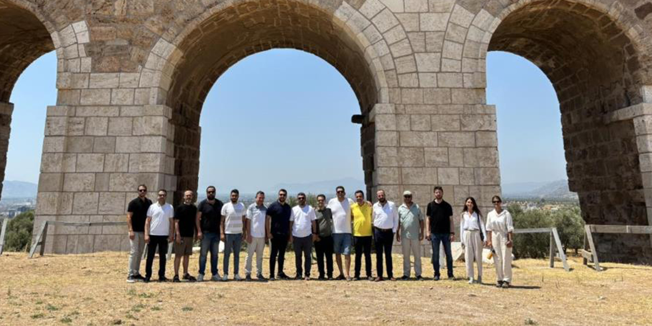 Tralles’te 44 derece sıcakta tarihi kazı yapan ekibe teşekkür yemeği