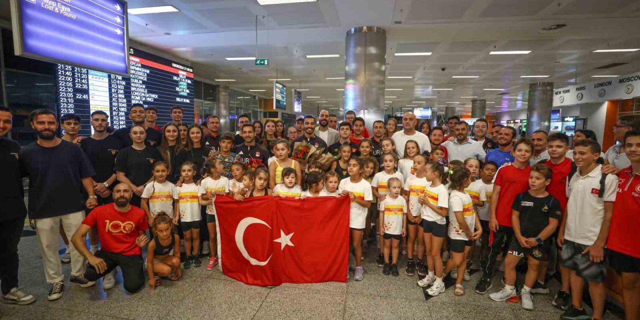 Ferhat Arıcan, İzmir’de coşkuyla karşılandı