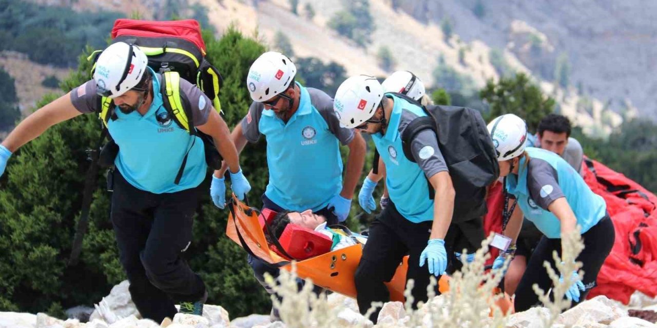 UMKE ekipleri Babadağ’da paraşüt kazası kurtarma tatbikatı gerçekleştirdi