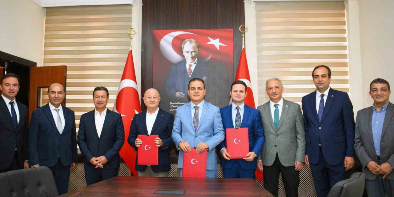 Datçalı hayırsever ile okul protokolü