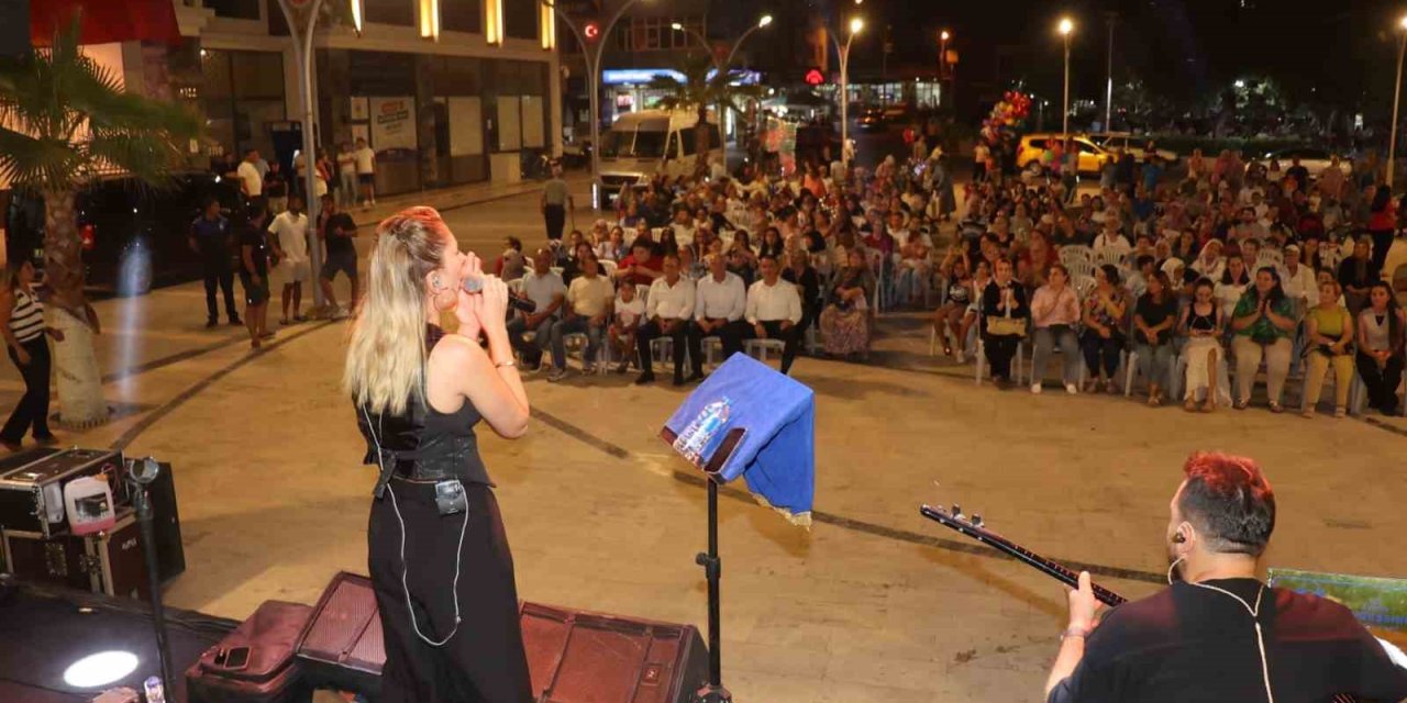 Koçarlı’da vatandaşlar yaz konserinde eğlendi
