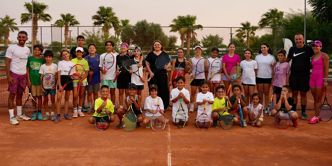 Başkan Gençay, Tenis Kulübü sporcularını ziyaret etti