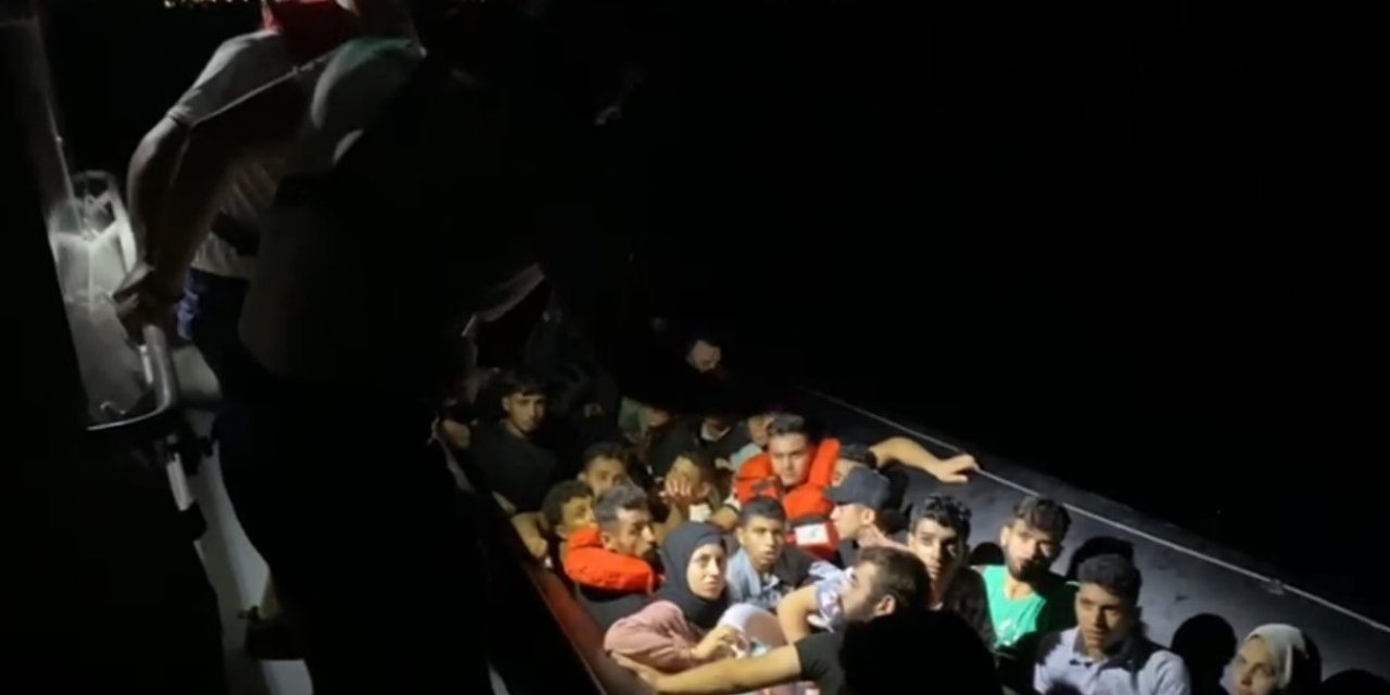 Bodrum’da kaçış planı suya düştü: Lastik botta 32 düzensiz göçmen yakalandı