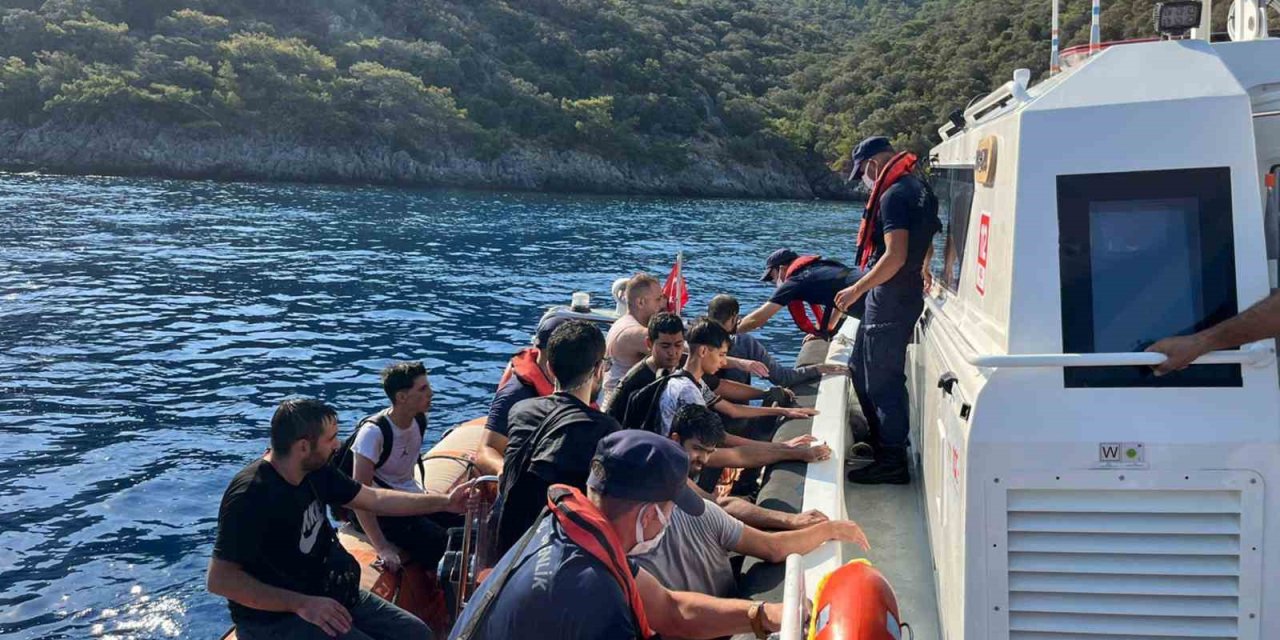 Fethiye Azizağa koyunda 48 düzensiz göçmen yakalandı