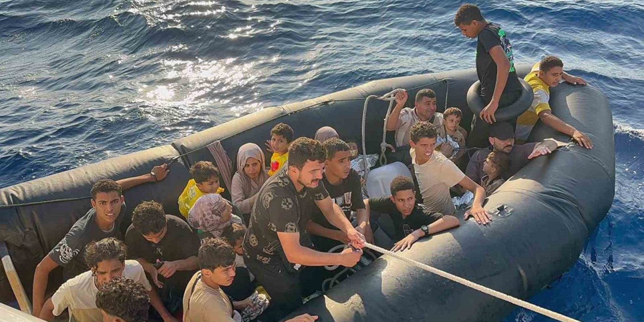 Datça’da 36 düzensiz göçmen ve 22 çocuk kurtarıldı