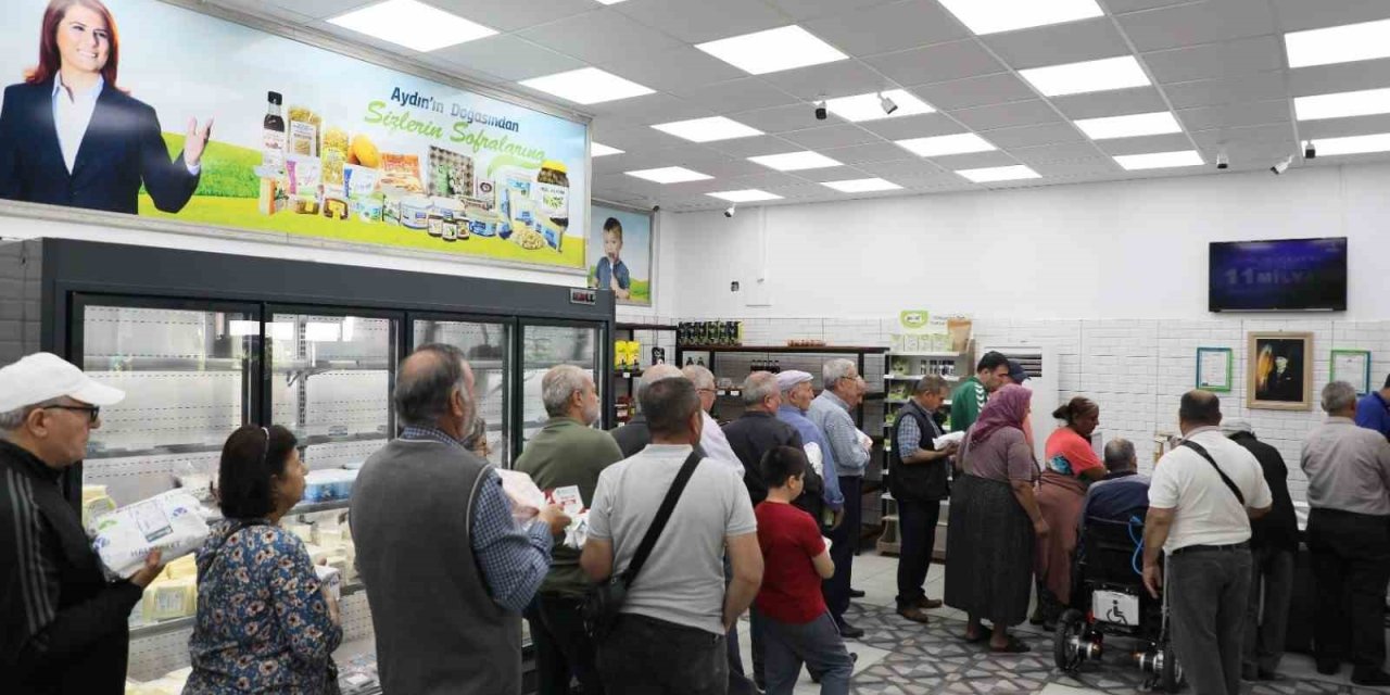 Aydın’da emeklinin yüzünü ’Emekli Kart’ güldürüyor