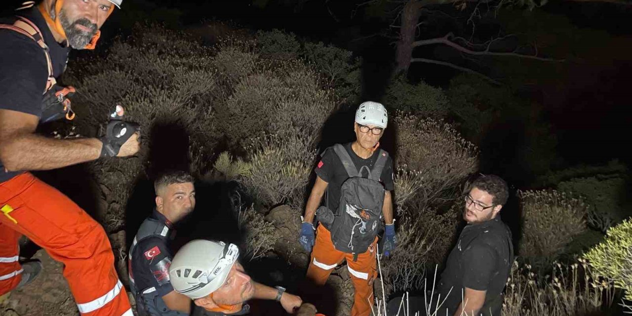 Datça’da dağlık arazide mahsur kalan düzensiz göçmenler kurtarıldı